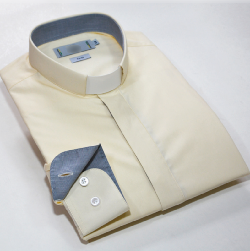 Camisa Polo Clergyman com Colarinho