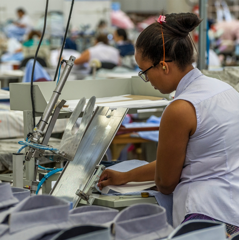 Confecção de Camisas Tradicionais